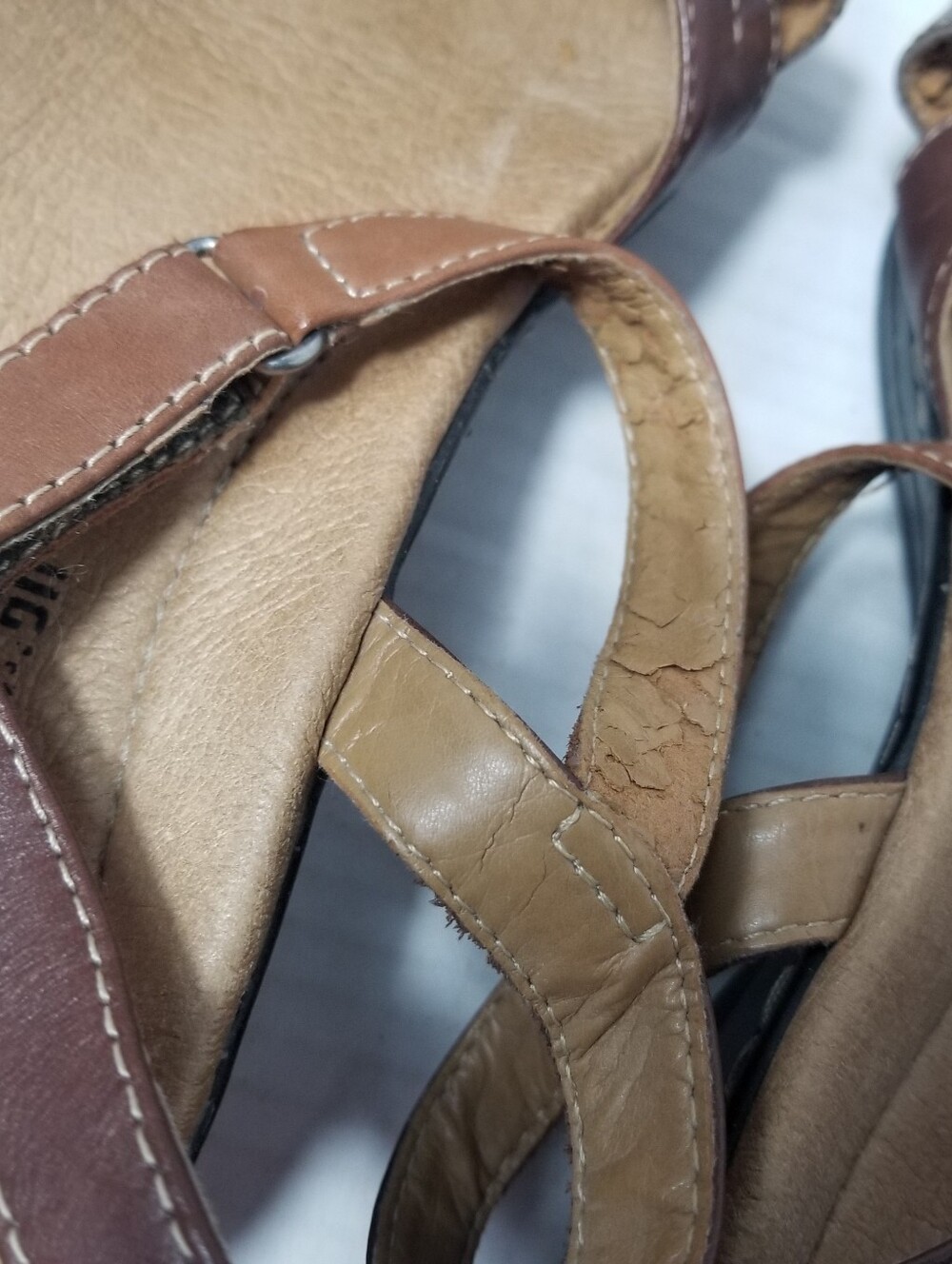 CLARKS COLLECTION WOMEN'S BROWN CROSSOVER SANDALS SIZE 9 - Picture 12 of 16